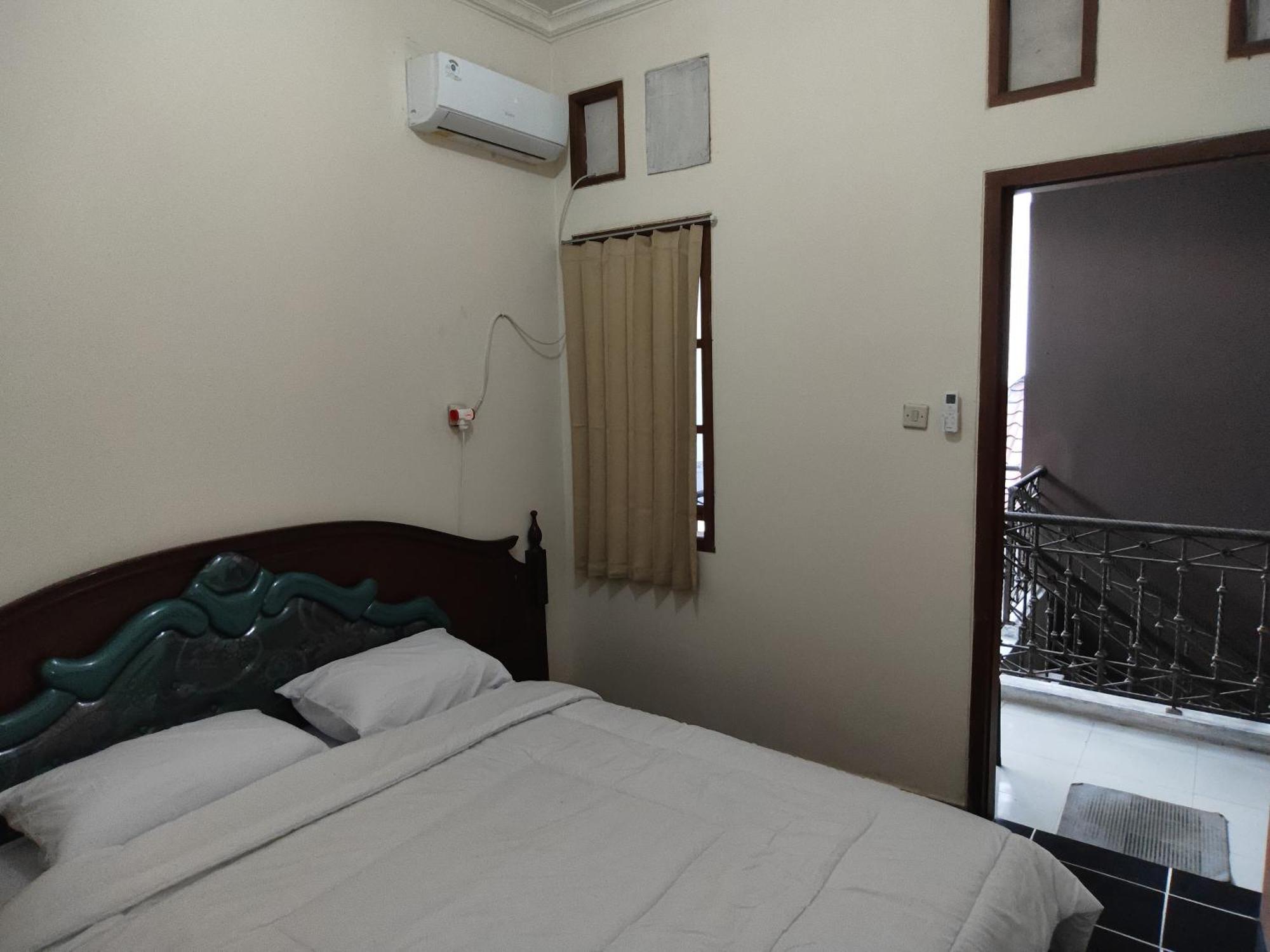 Tirto 27 Homestay Yogyakarta Room photo