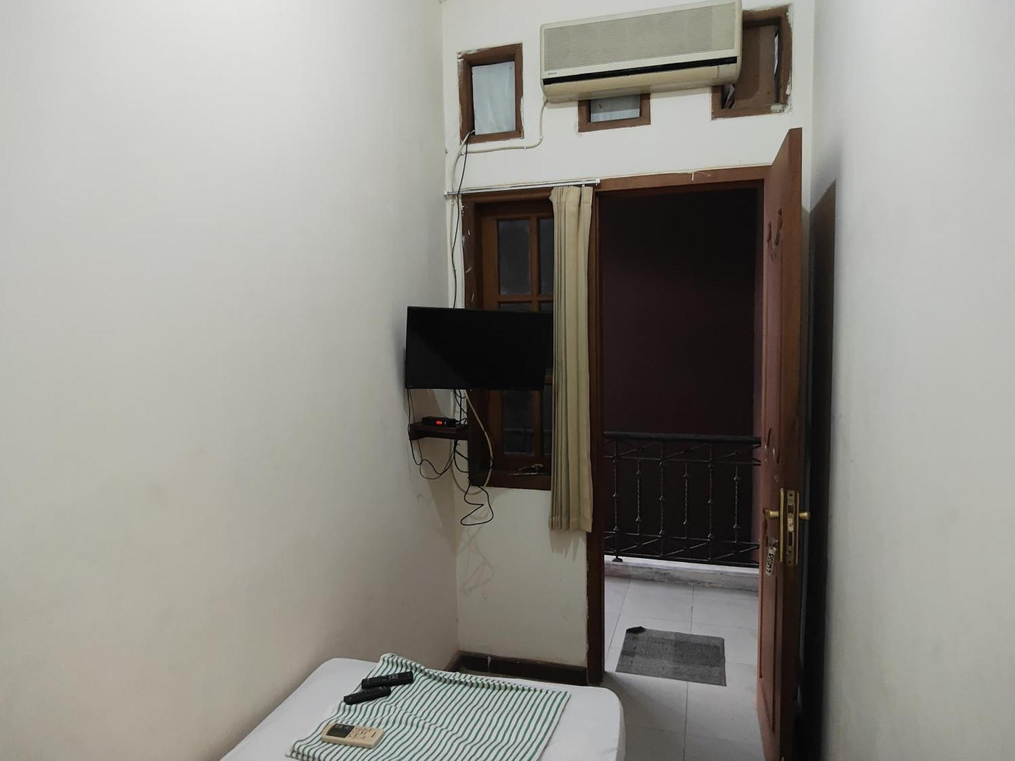 Tirto 27 Homestay Yogyakarta Exterior photo