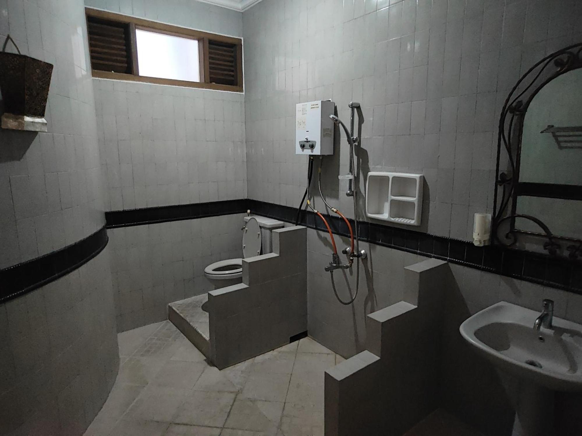 Tirto 27 Homestay Yogyakarta Exterior photo