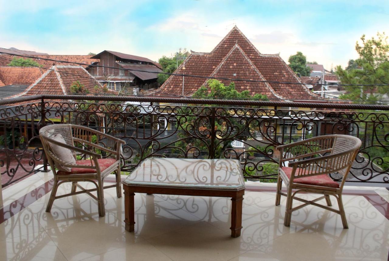 Tirto 27 Homestay Yogyakarta Exterior photo